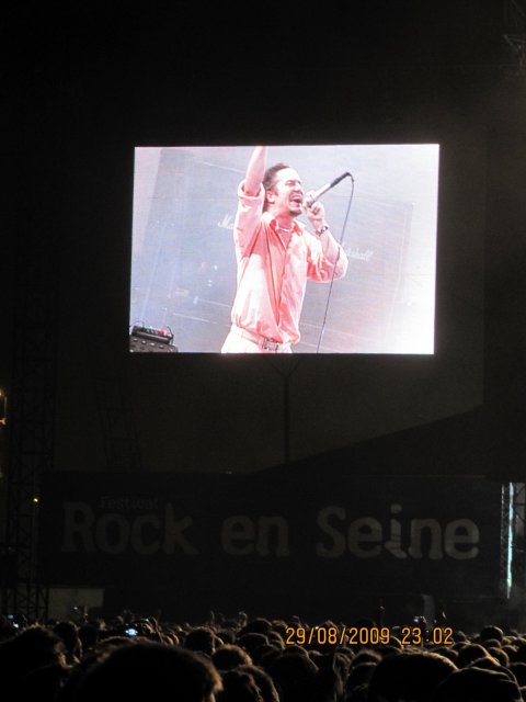 2009-08-30 Faith no more a Paris_l.jpg